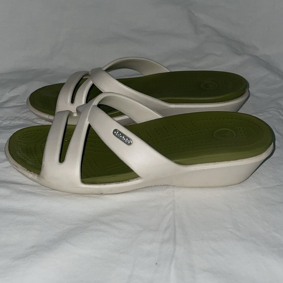 Crocs Patricia Wedge Sandals. White upper with a green footbed. Size 8 - Picture 2 of 10